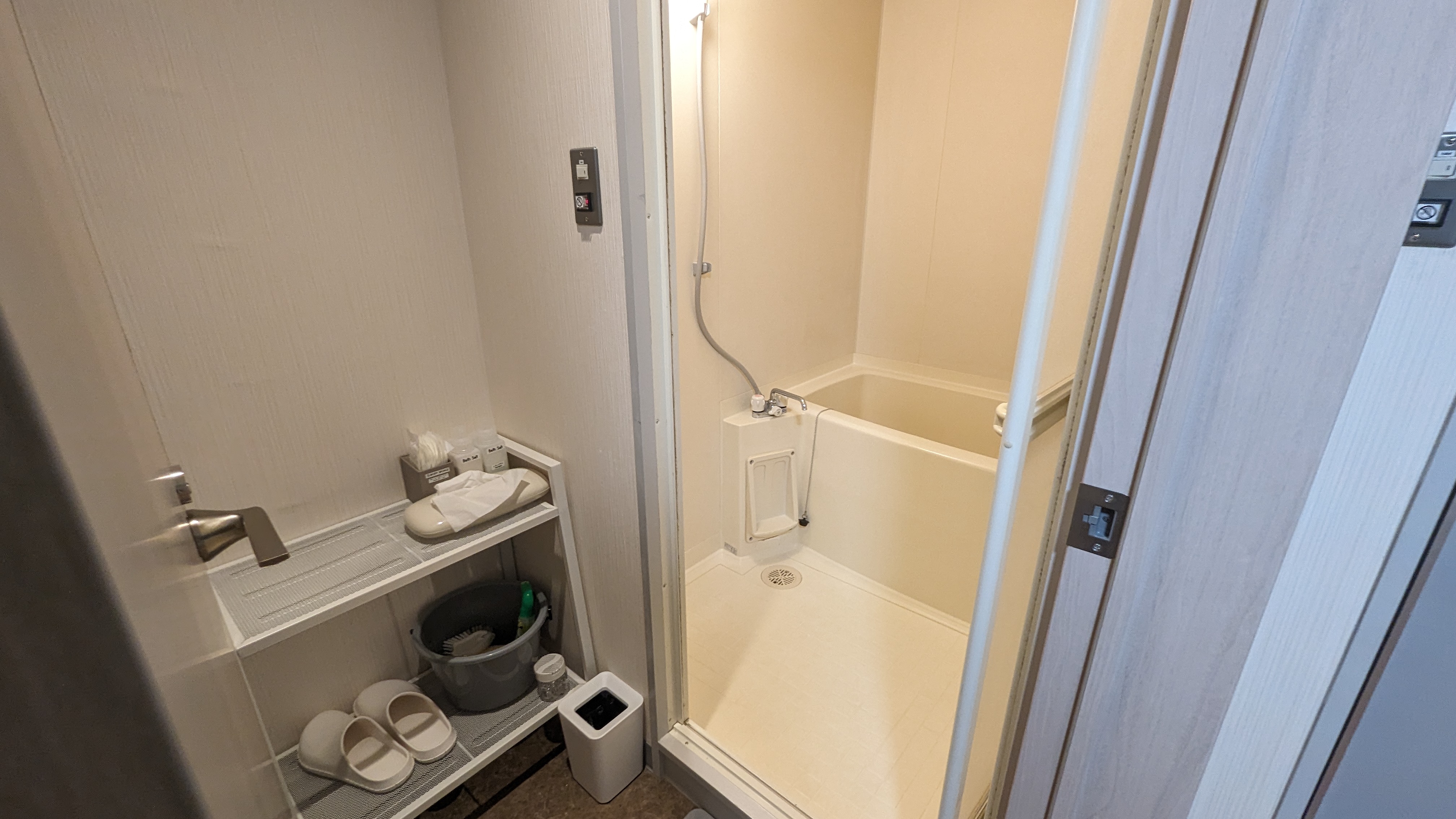 グループルームのバスルーム