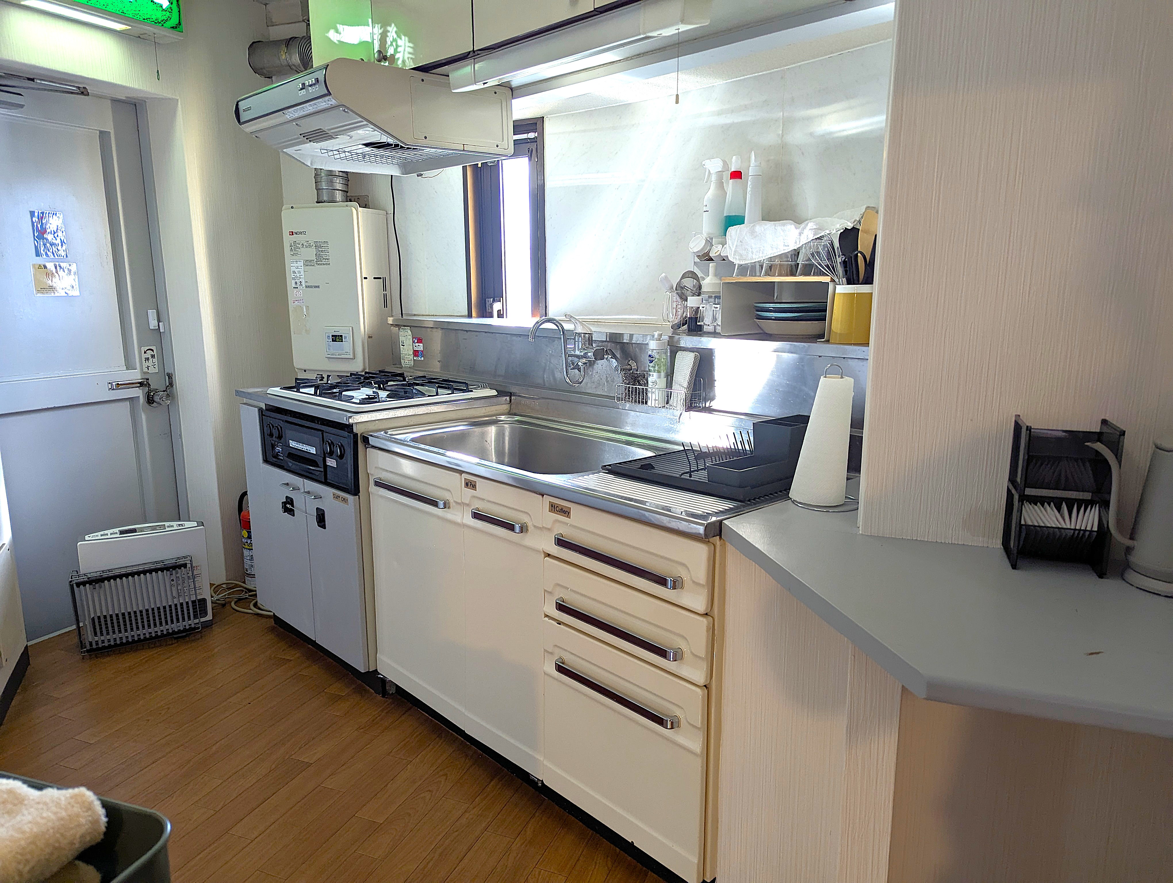 グループルームのキッチン